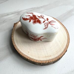 Orange flower Limoges Box. Floral Limoges trinket. French trinket box. Layfitte